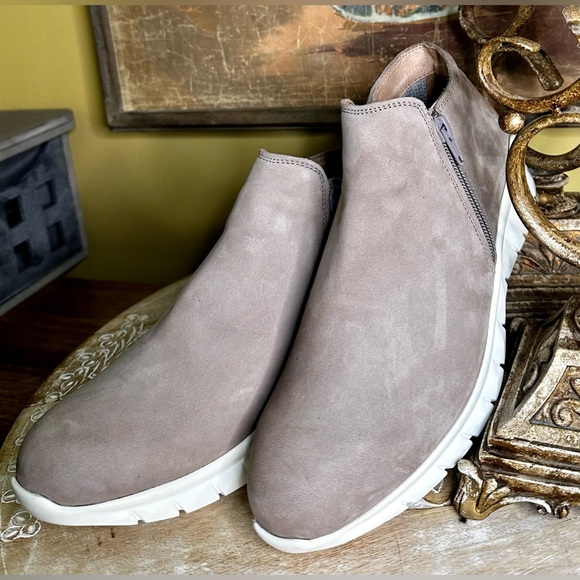 EUC Naot “Zodiac” Sneaker-Inspired Ankle Bootie Tan. Size 38/7-7.5 (see chart) - Picture 4 of 14